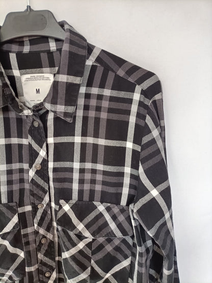 ZARA. Camisa de cuadros negra y blanca T.m