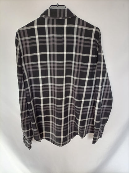 ZARA. Camisa de cuadros negra y blanca T.m