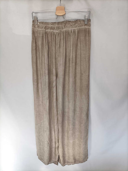 BY GIFT STORES.Worn beige palazzo pants Ts/m