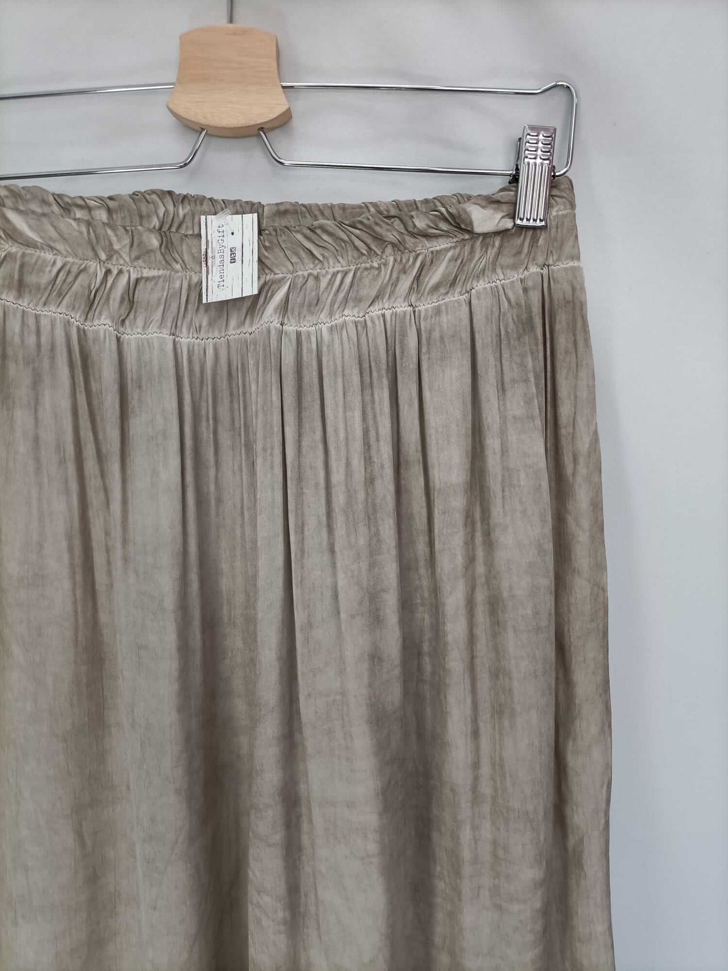BY GIFT STORES.Worn beige palazzo pants Ts/m