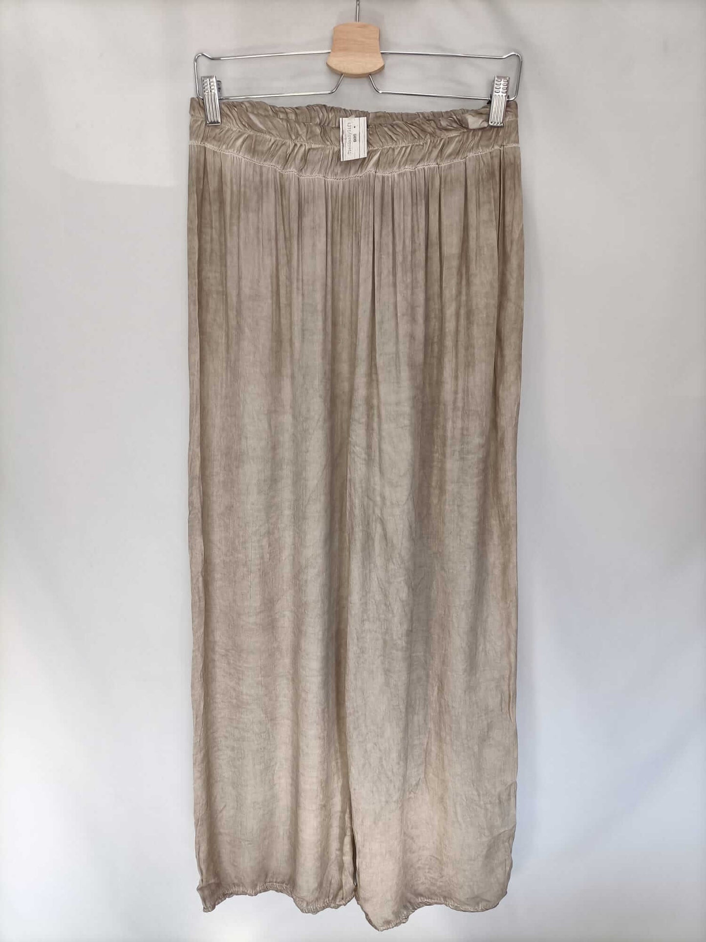 BY GIFT STORES.Worn beige palazzo pants Ts/m