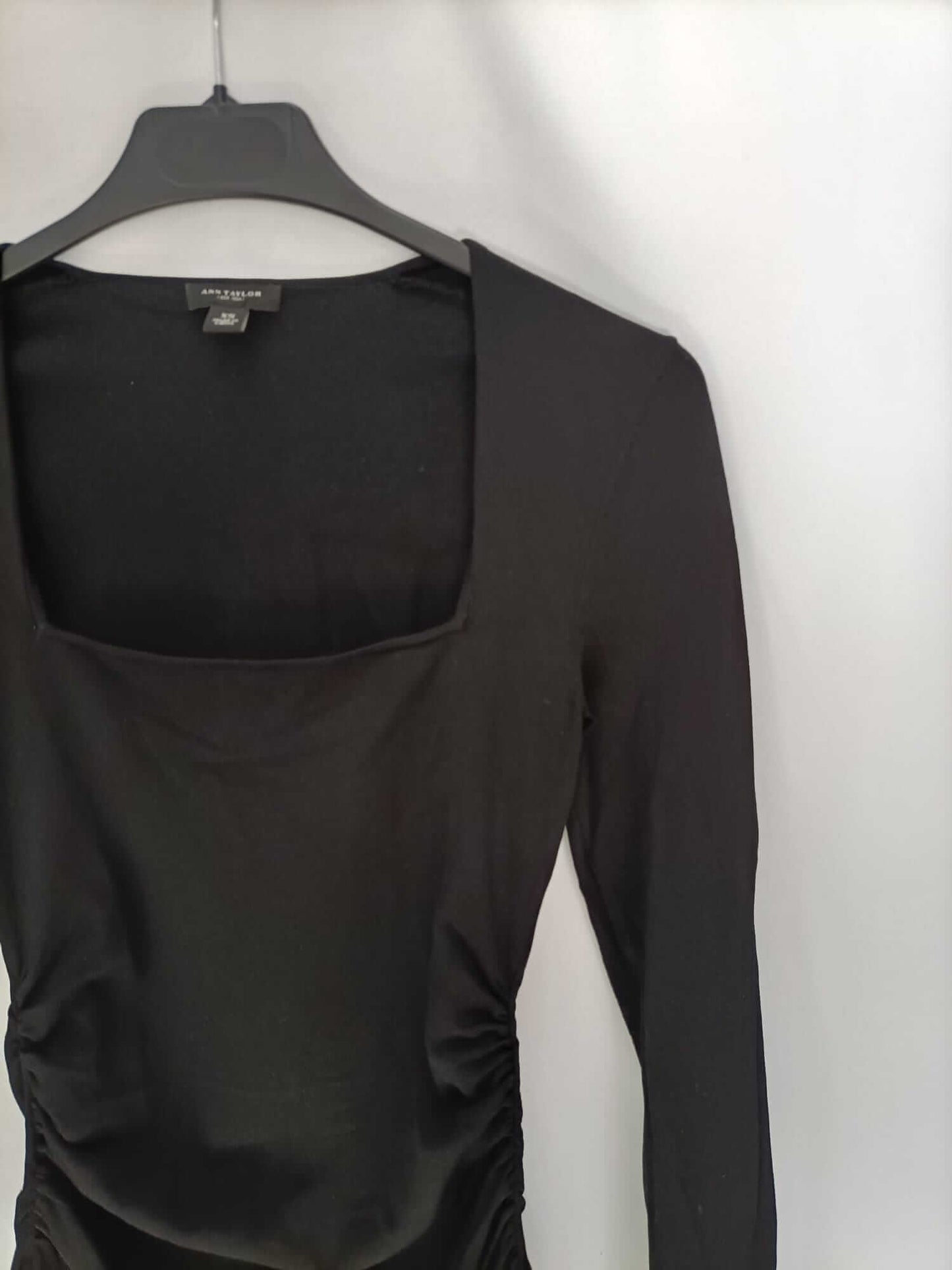 ANN TAYLOR.Top punto negro fruncido T.xs