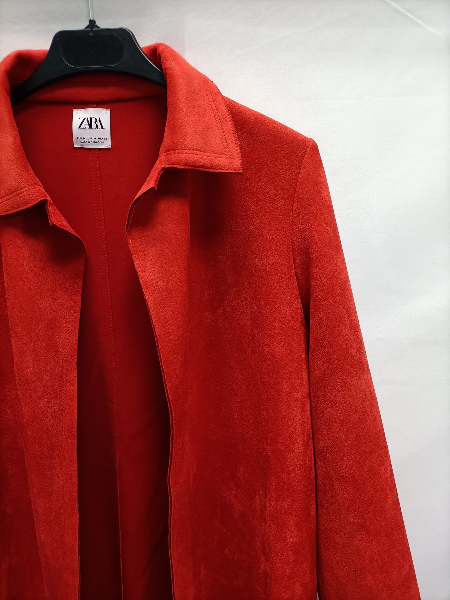 ZARA.Chaqueta roja antelina T.m