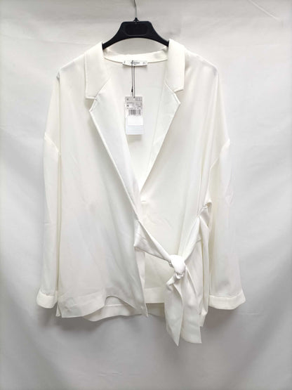 ZARA.Blazer blanca cruzada nudo T.m