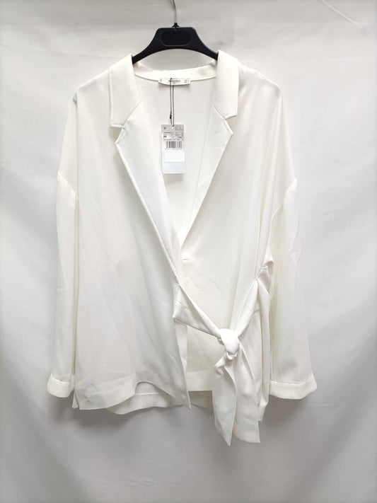 ZARA.Blazer blanca cruzada nudo T.m