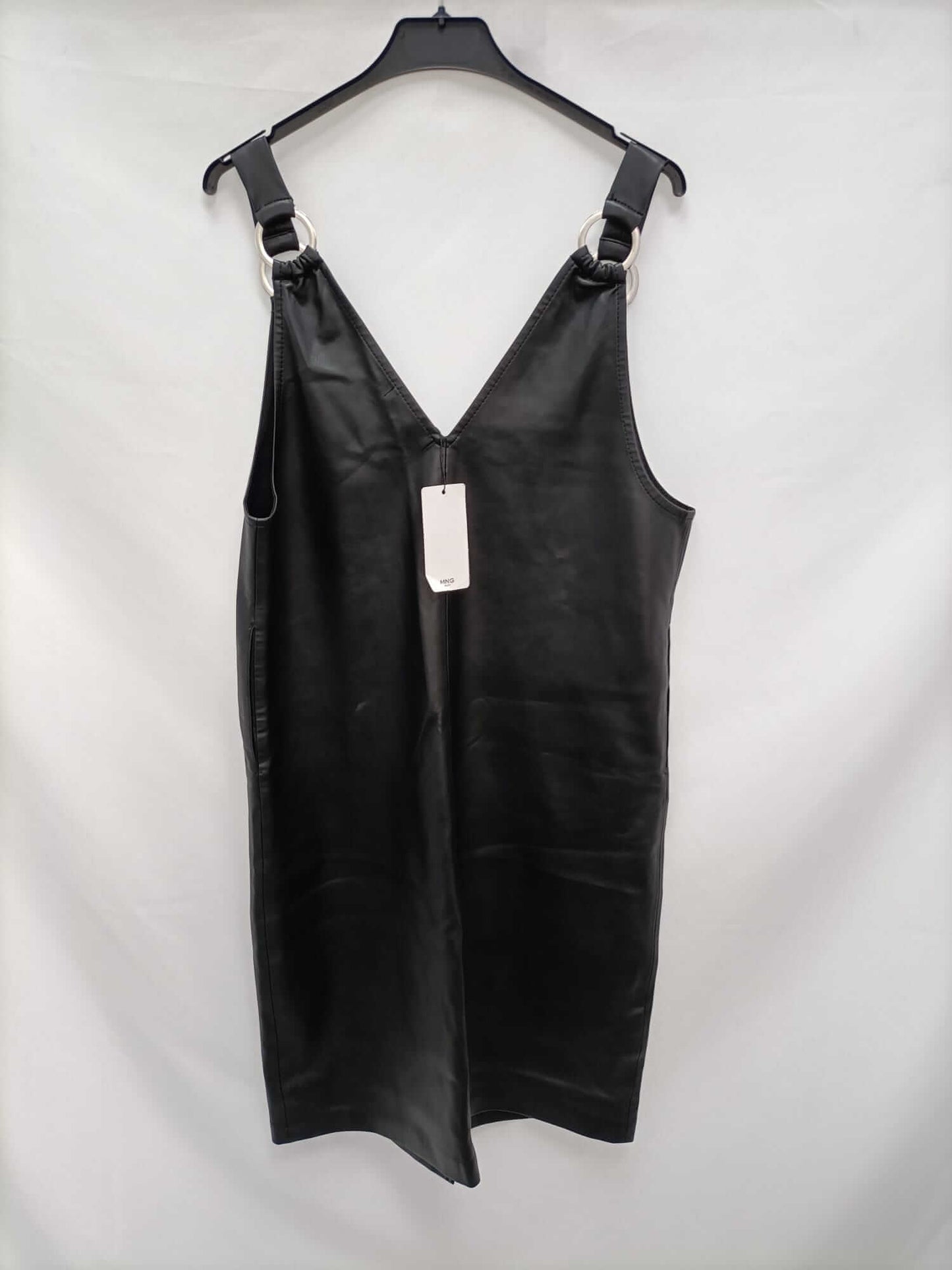 MANGO.Vestido negro efecto piel T.m