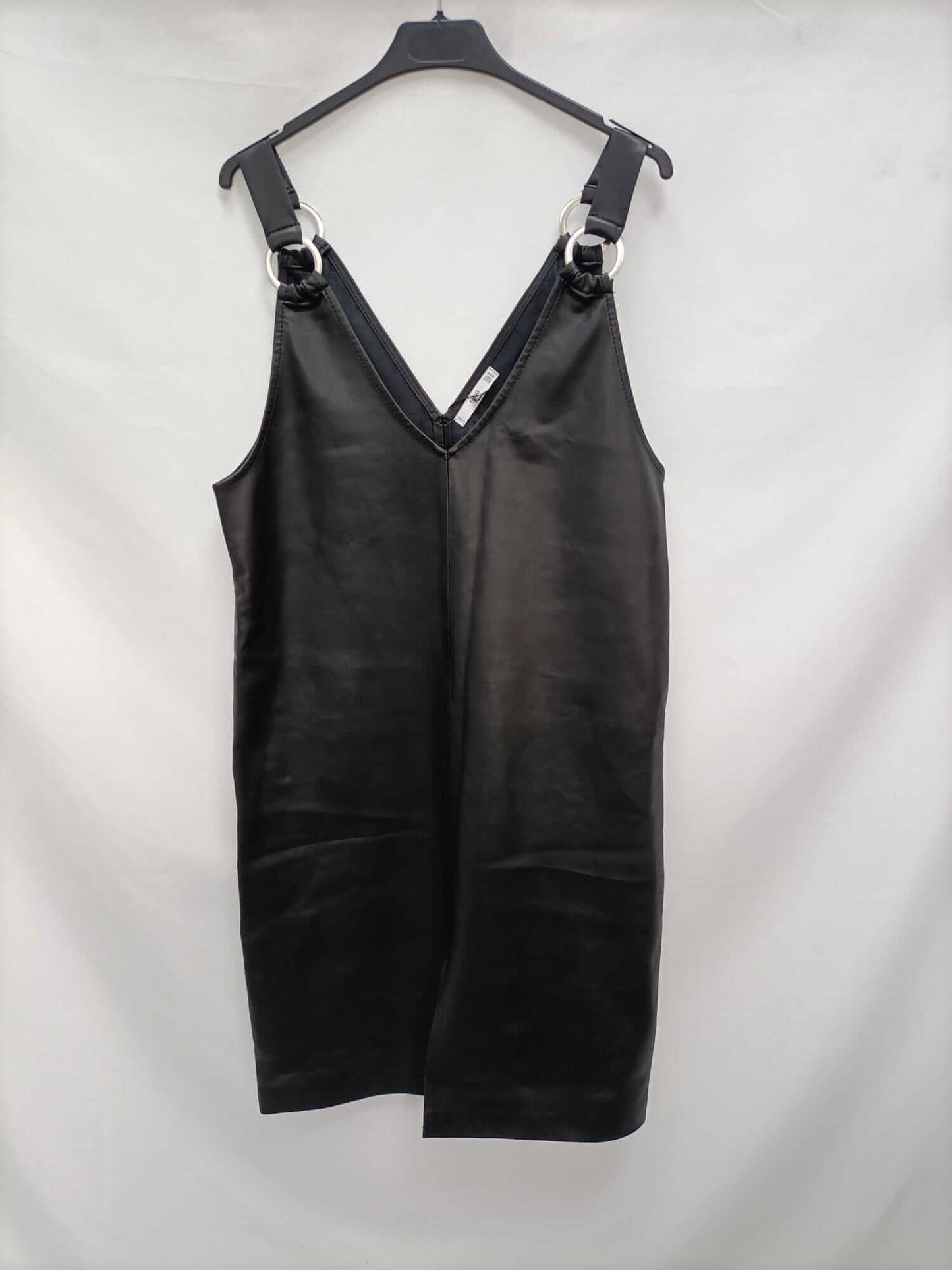 MANGO.Vestido negro efecto piel T.m