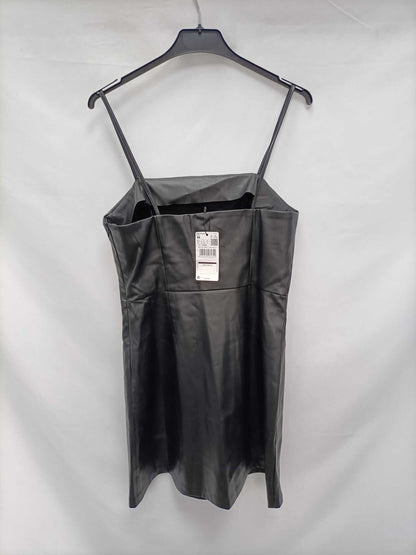 MANGO.Vestido negro tirantes polipiel T.m