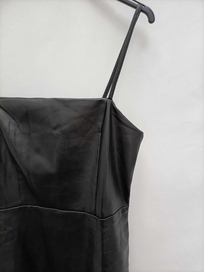 MANGO.Vestido negro tirantes polipiel T.m