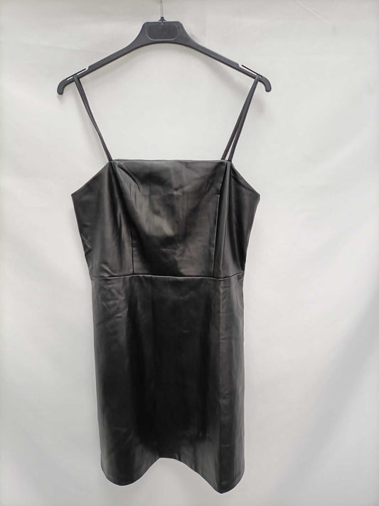 MANGO.Vestido negro tirantes polipiel T.m