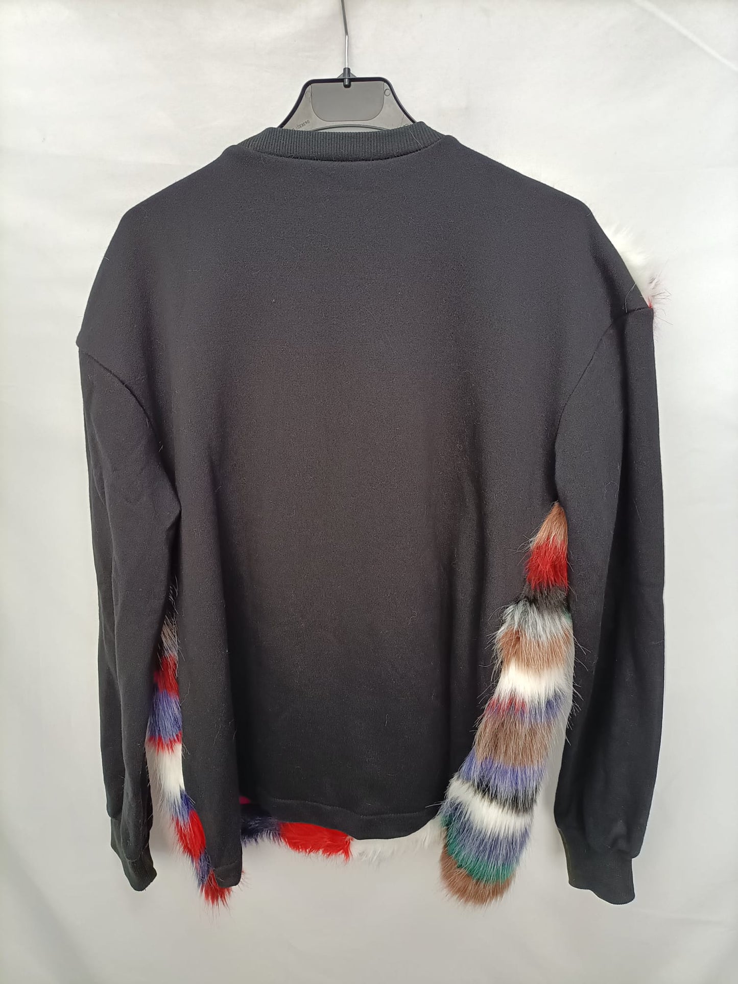 ZARA.Sudadera negra pelito T.s