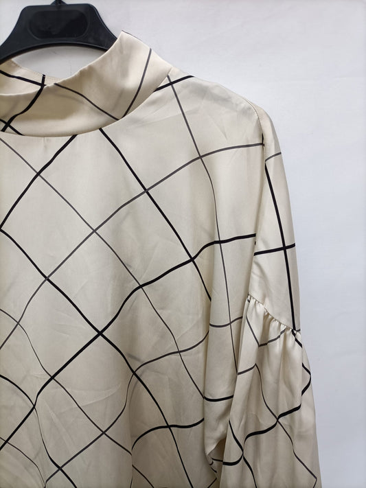 PRIMARK.Blusa beige cuadros T.46