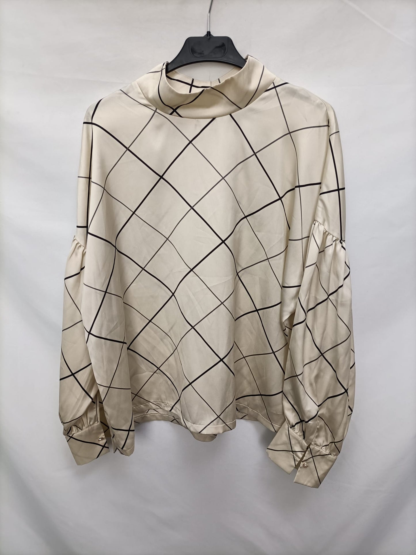 PRIMARK.Blusa beige cuadros T.46