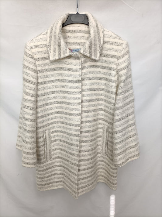 ICIAR AND CANDELA. Beige coat S.44