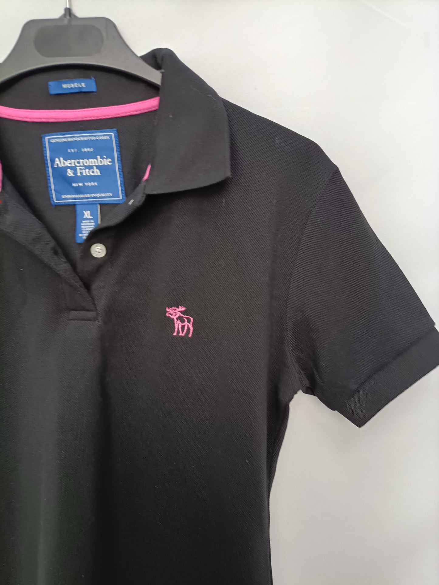 ABERCROMBIE.Polo negro T.XL