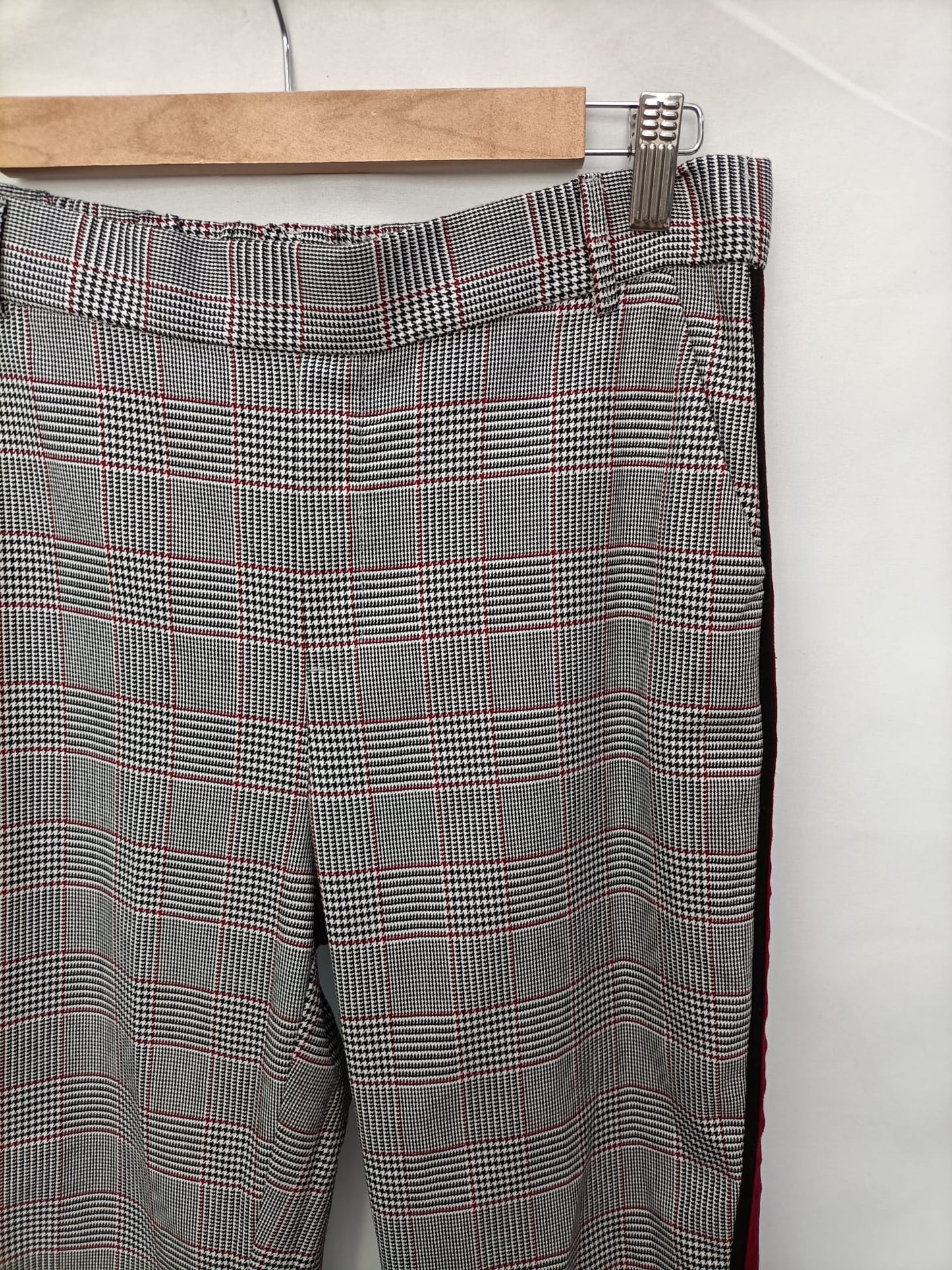 ZARA.Checkered trousers with side stripe Tm
