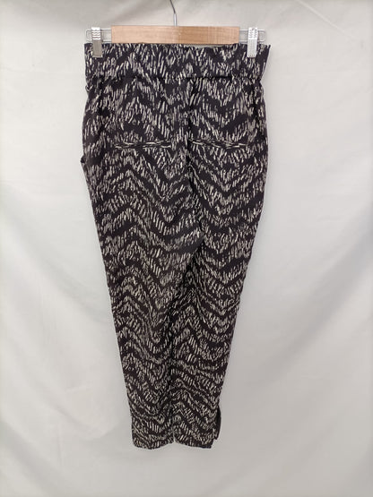 H&M. Pantalón estampado fluido T.34