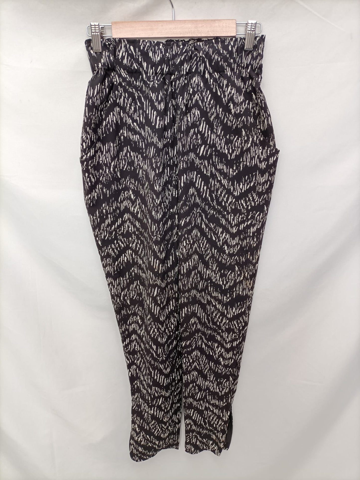 H&M. Pantalón estampado fluido T.34