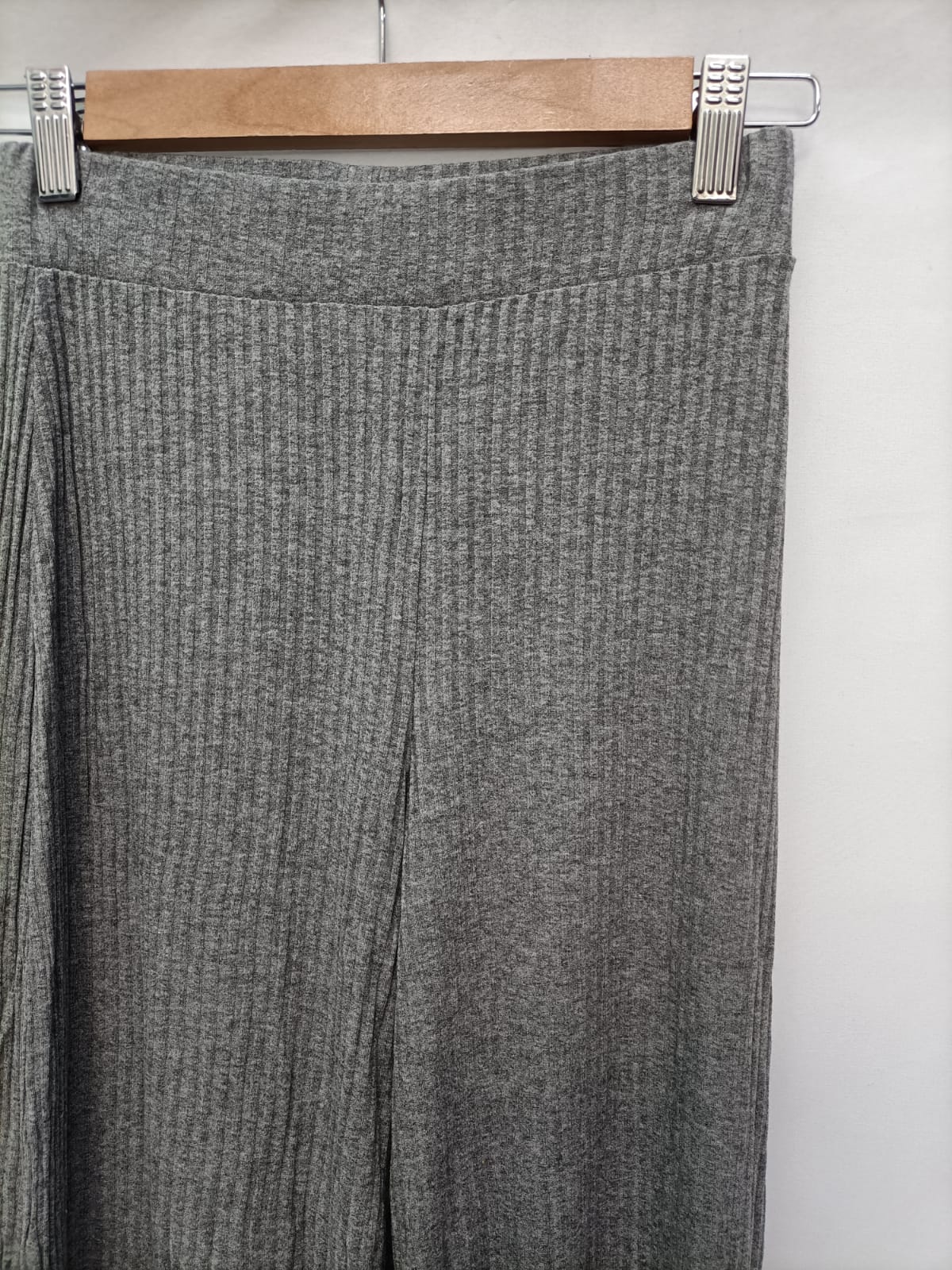 BERSHKA. Grey ribbed trousers T.xs