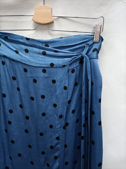 ZARA.Falda azul midi lunares T.m