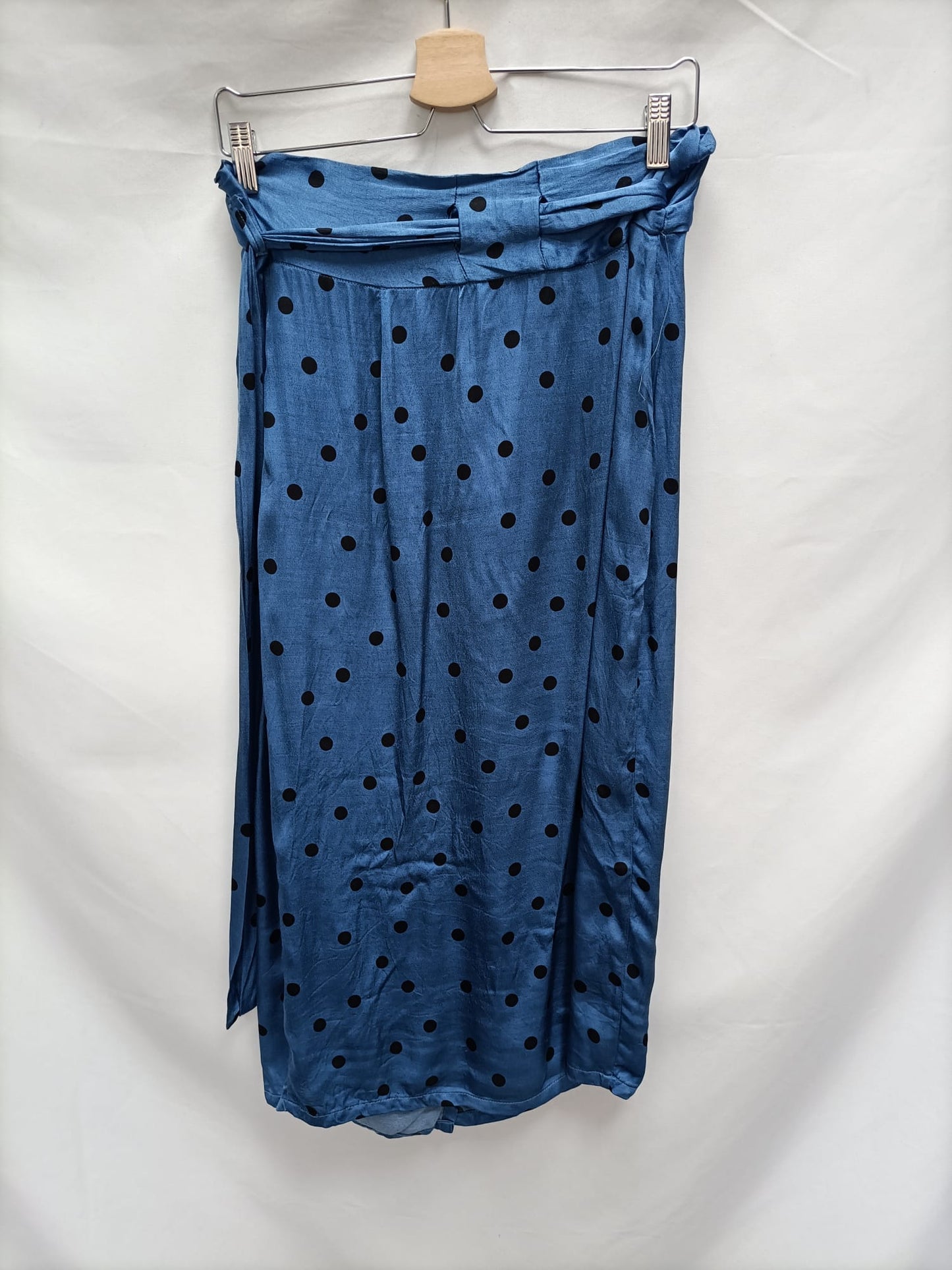 ZARA.Falda azul midi lunares T.m