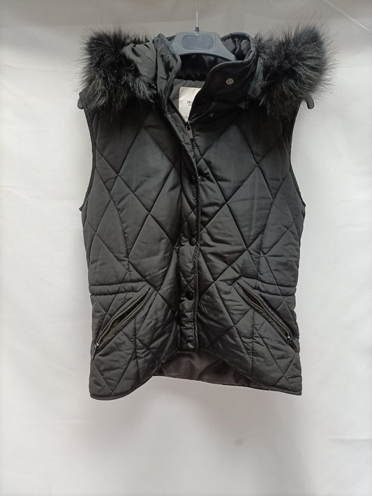 ZARA.Black sleeveless down jacket TM