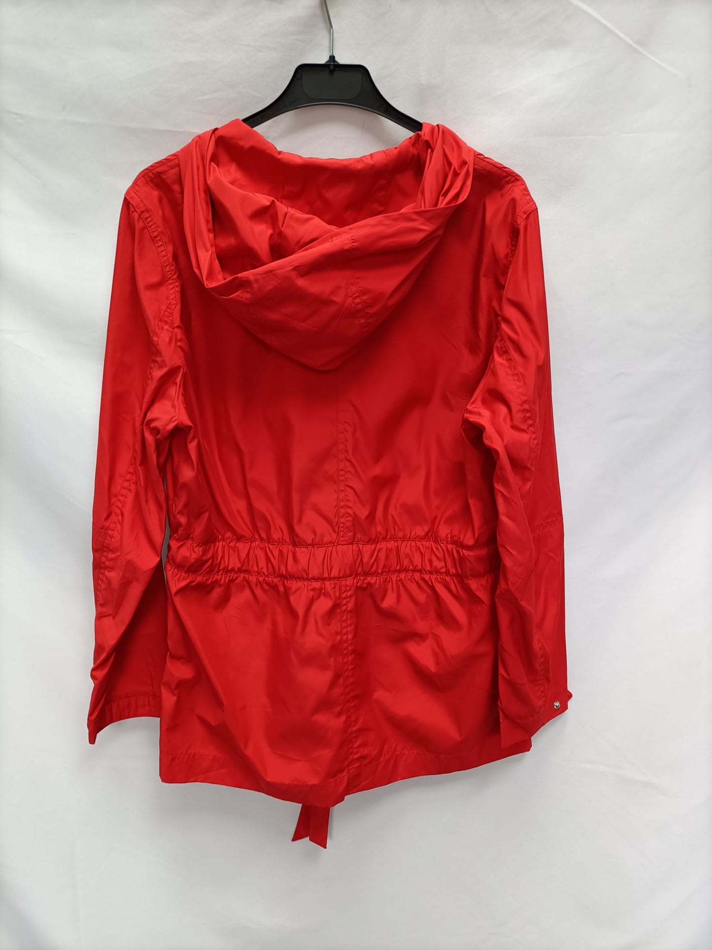 MASSIMO DUTTI.Chubasquero rojo T.m