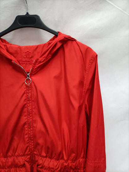 MASSIMO DUTTI.Chubasquero rojo T.m
