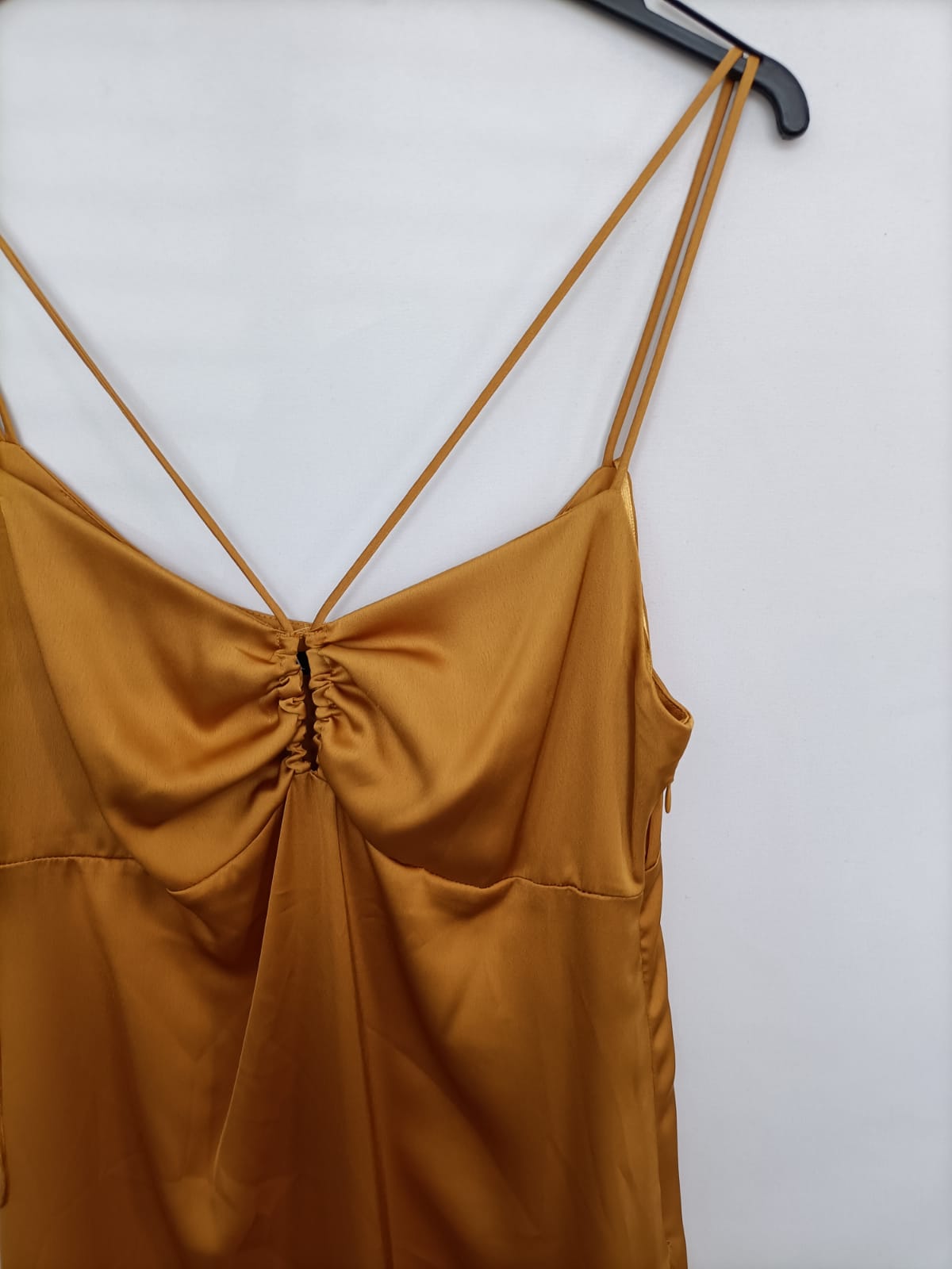 ZARA.Vestido midi mostaza doble tirante T.s