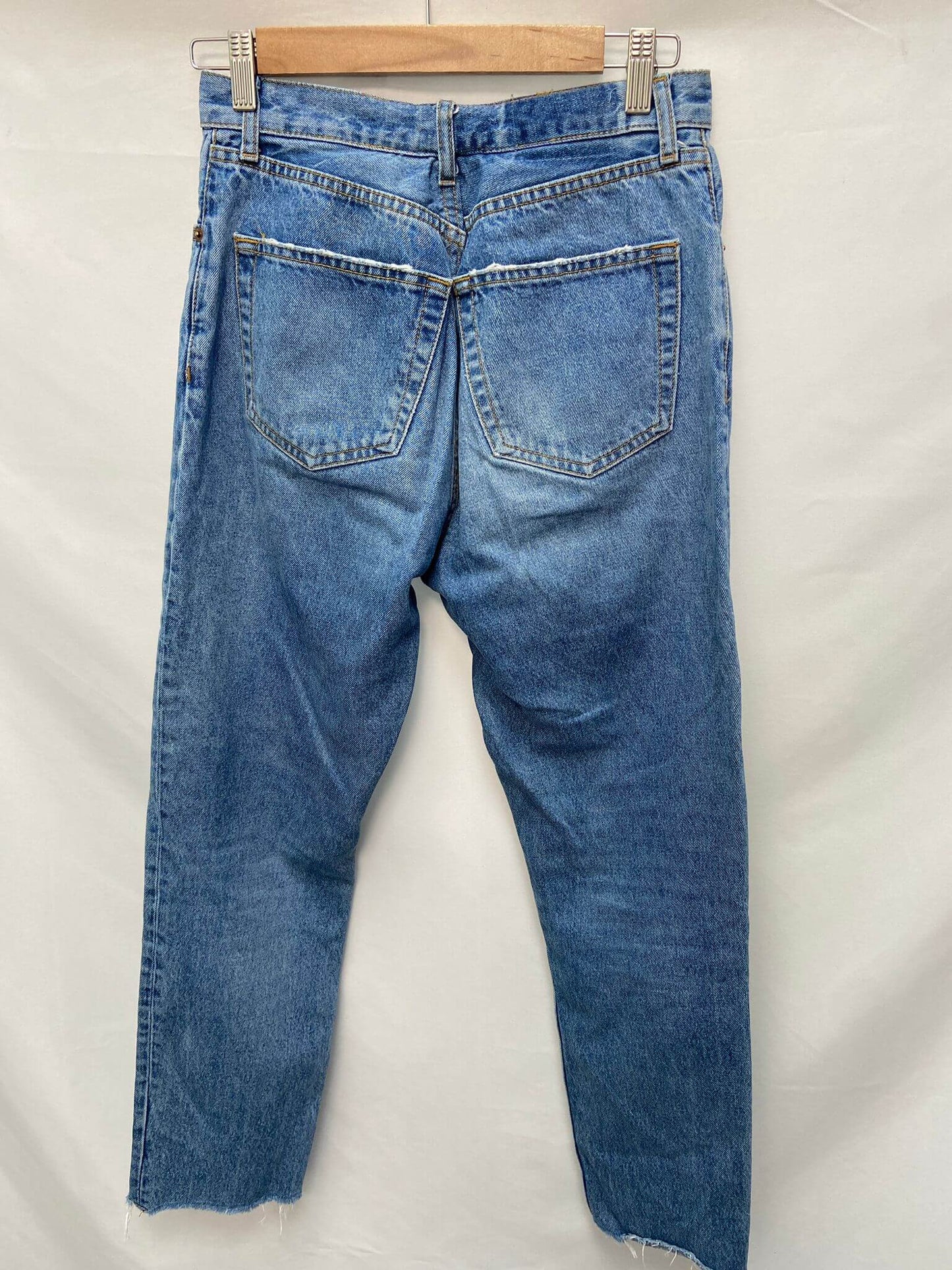 ZARA. Jeans with ripped details S.38