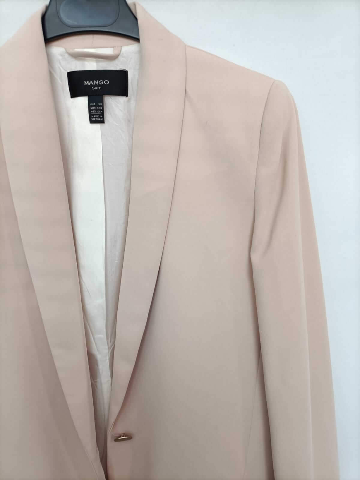 MANGO.Blazer fluida beige T.xs