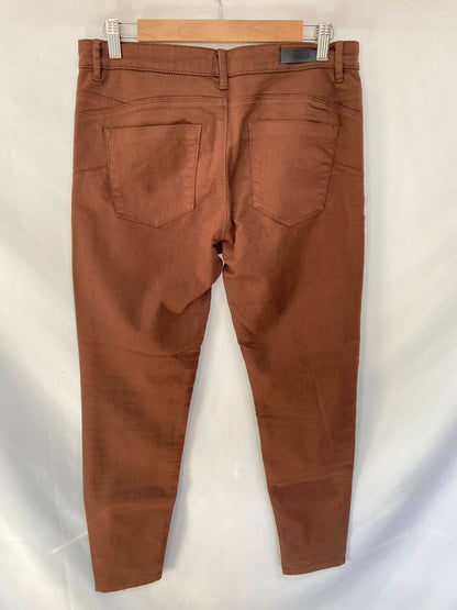 STRADIVARIUS. Brown trousers size 42