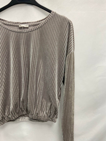 ZARA. Camiseta terciopelo T.m