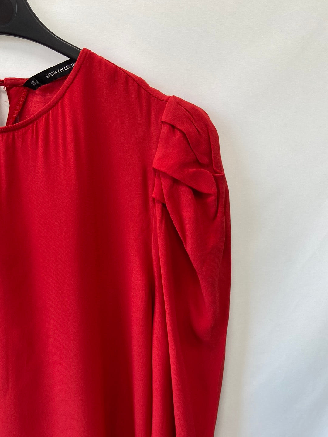 SFERA.Blusa roja hombros fruncidos T.M
