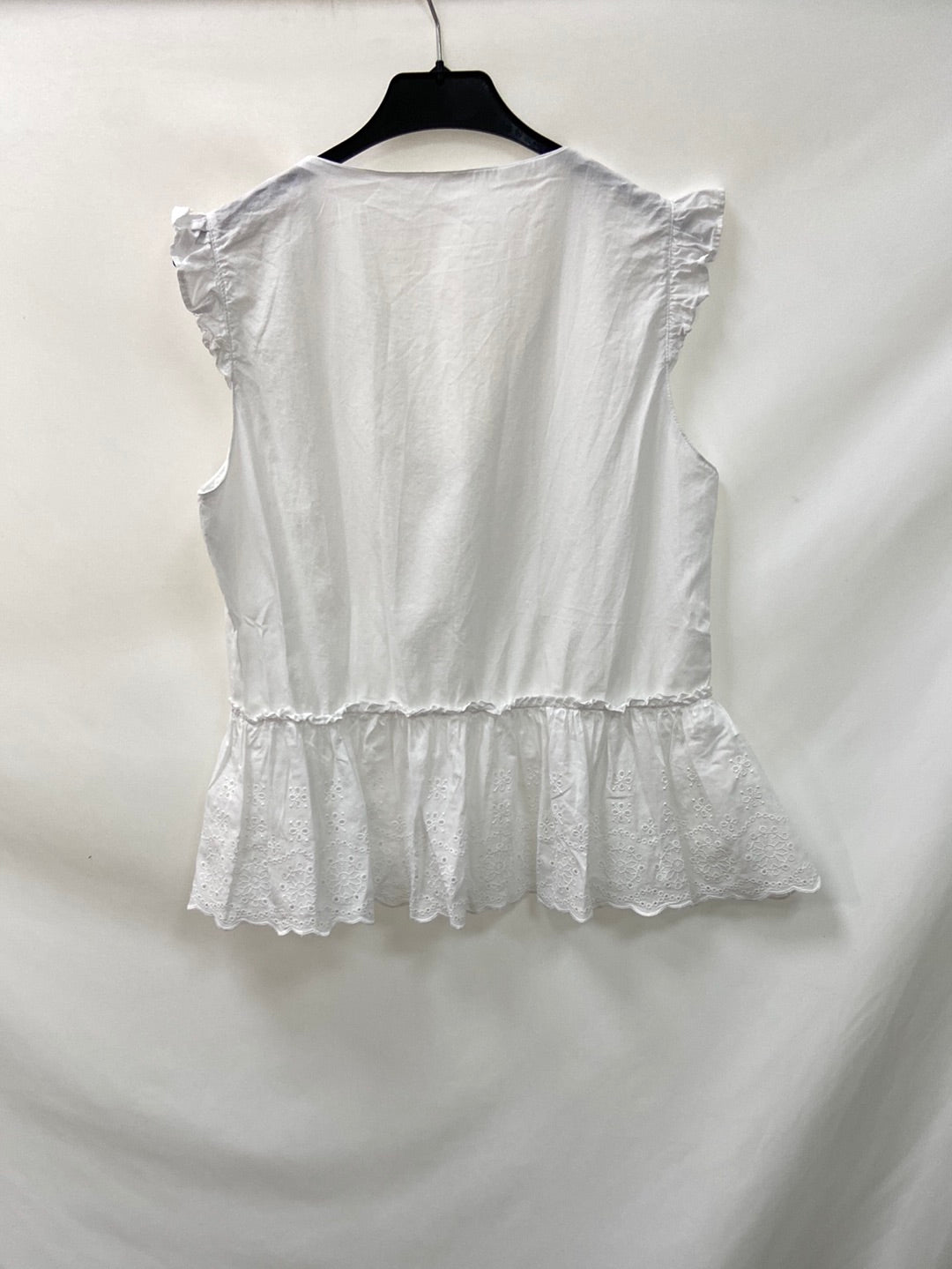 OTRAS.Blusa blanca detalles encaje TU (S)