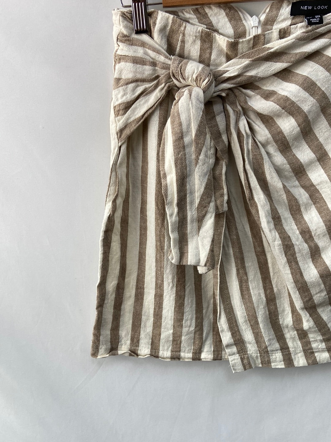 NEW LOOK. Striped skirt with bow, size 34