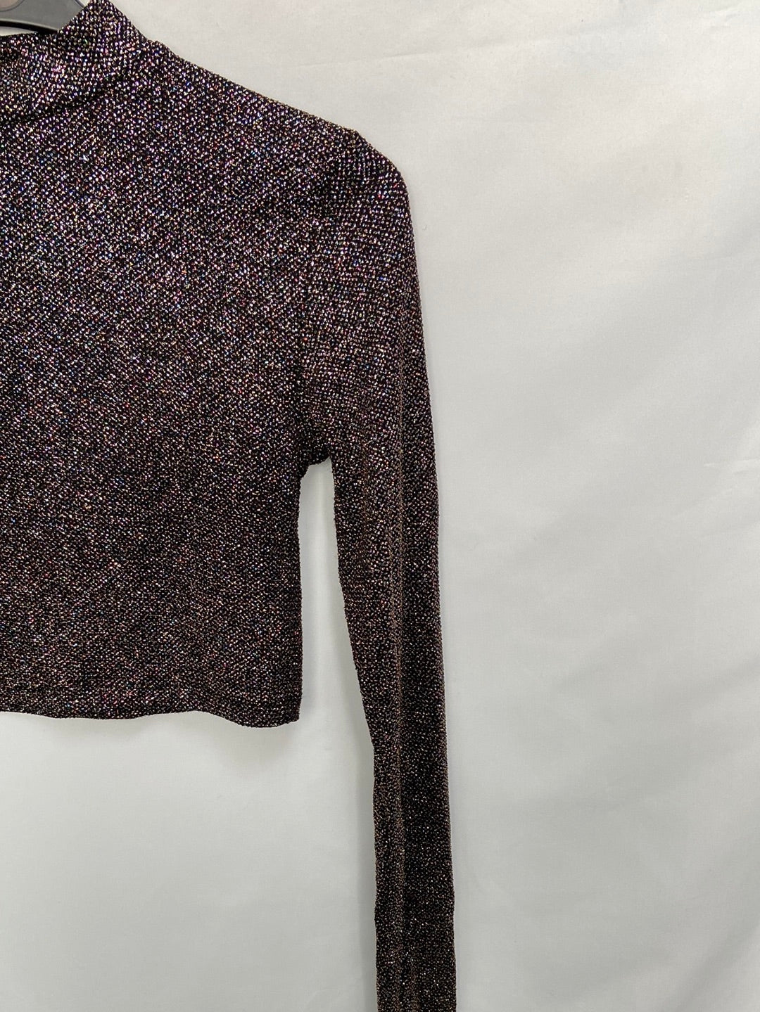 PULL&BEAR.Croptop hilos colores T.s