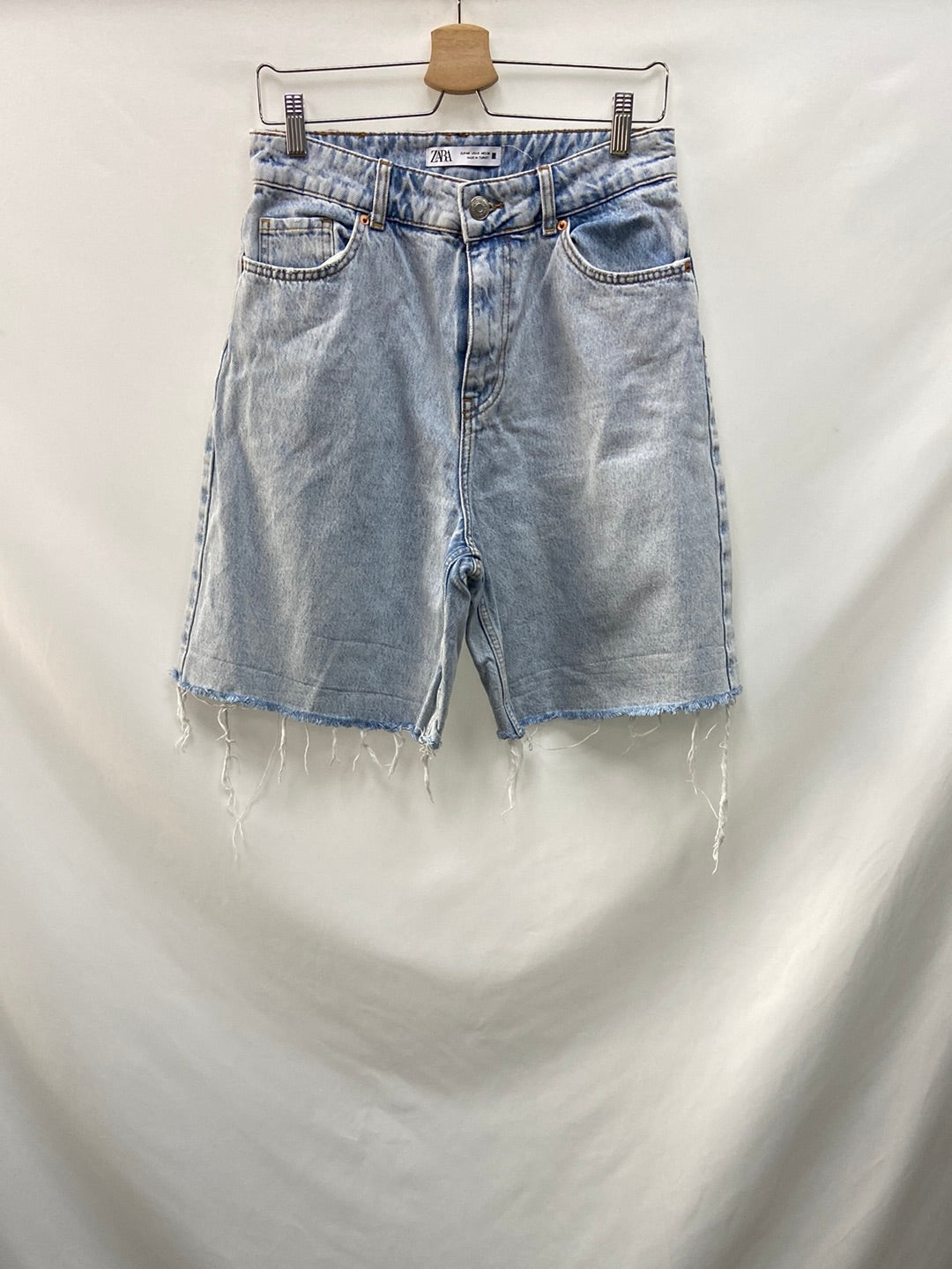 ZARA.Bermudas vaqueras T.40