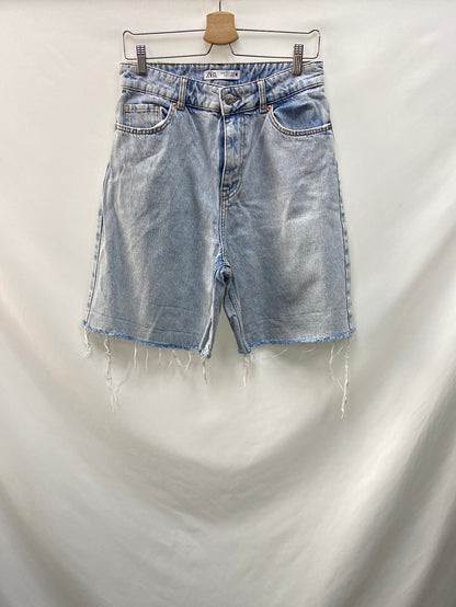 ZARA.Bermudas vaqueras T.40