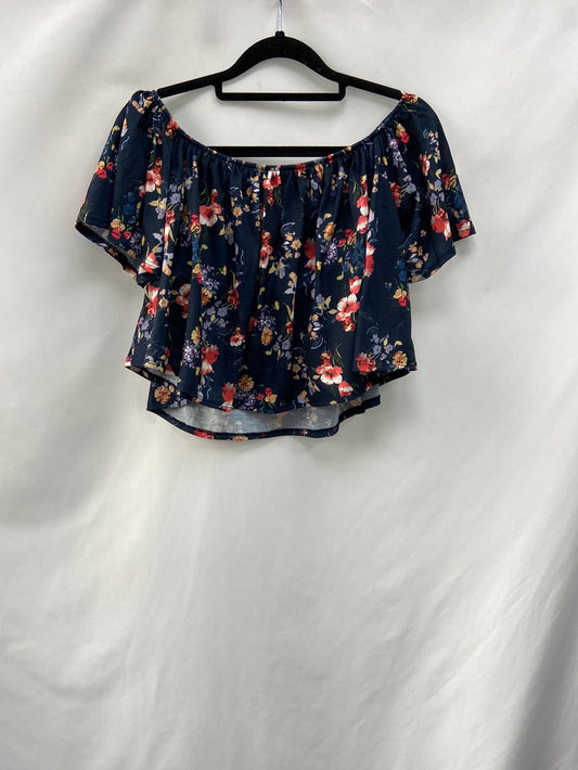 BERSHKA.Top cuello barco T.M