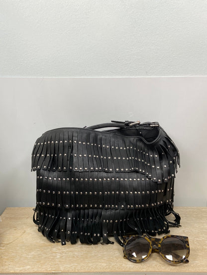 MarketUTERQÜE.Bolso negro flecos y tachuelas