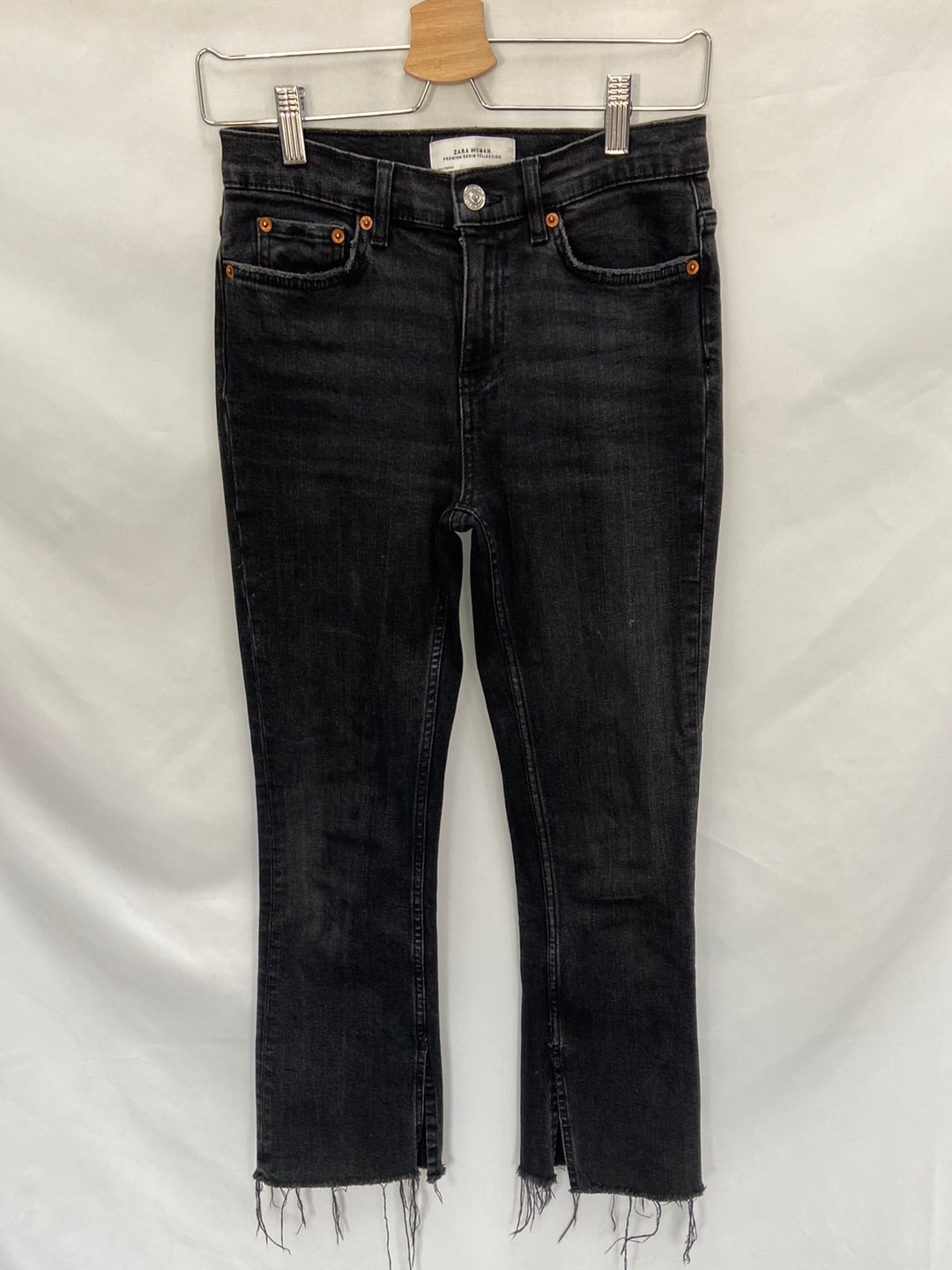 ZARA.Pantalones negros aberturas T.34