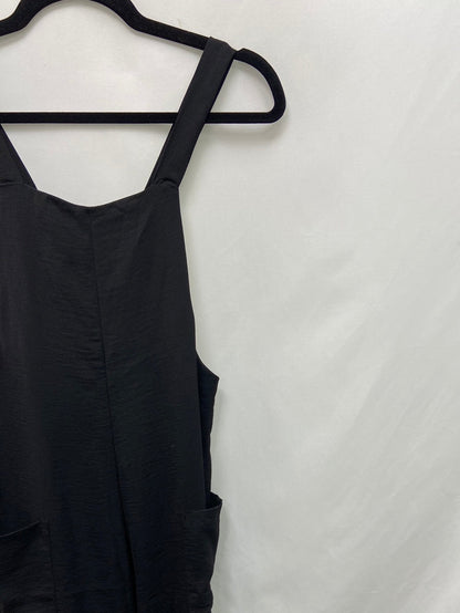 NEW LOOK.Black bib culotte T.32