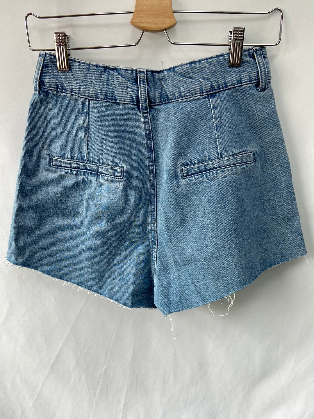 BERSHKA. Shorts denim T.36