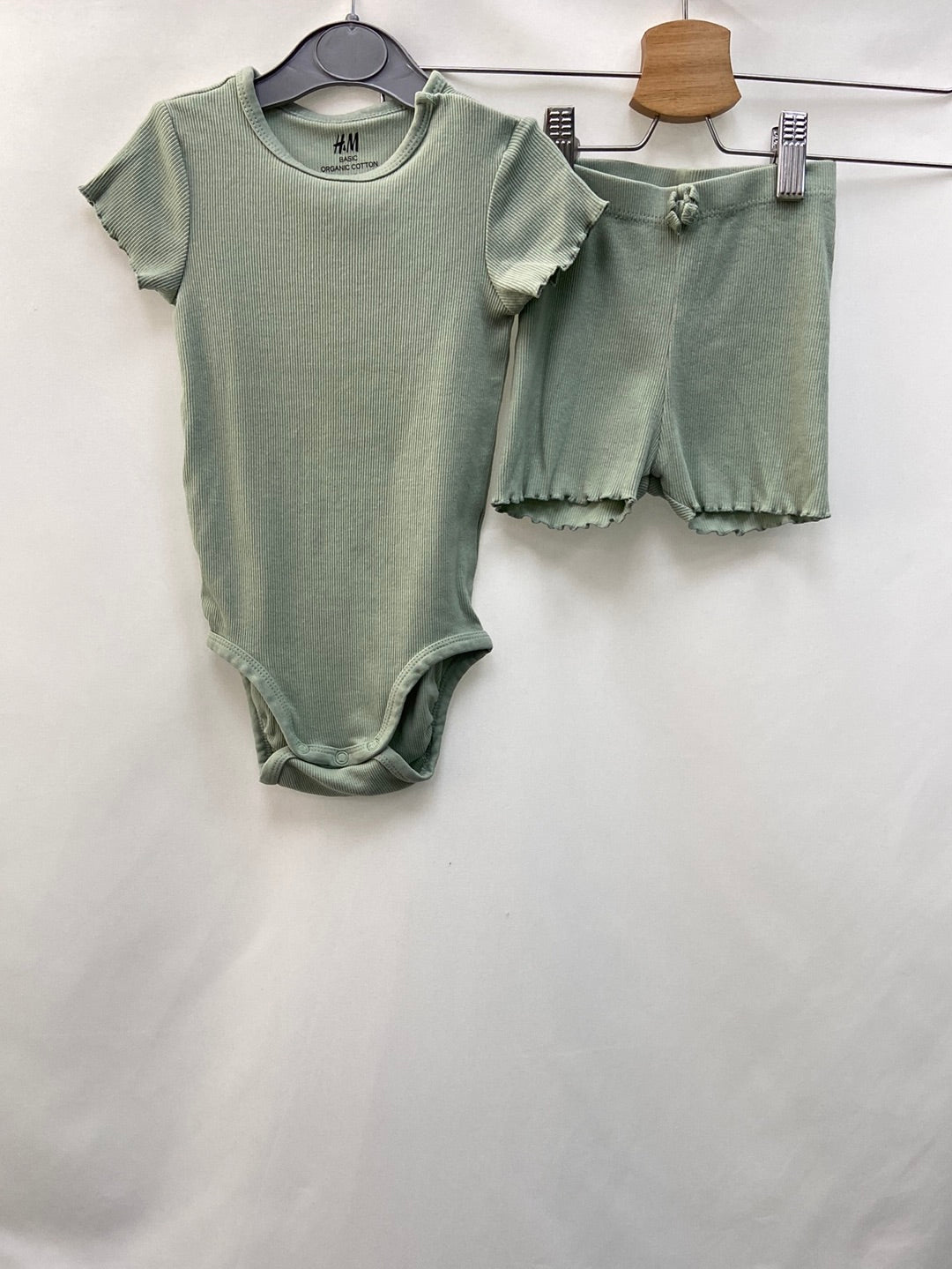 H&amp;M.Total look T.9-12 months