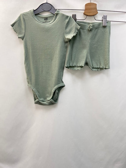 H&amp;M.Total look T.9-12 months