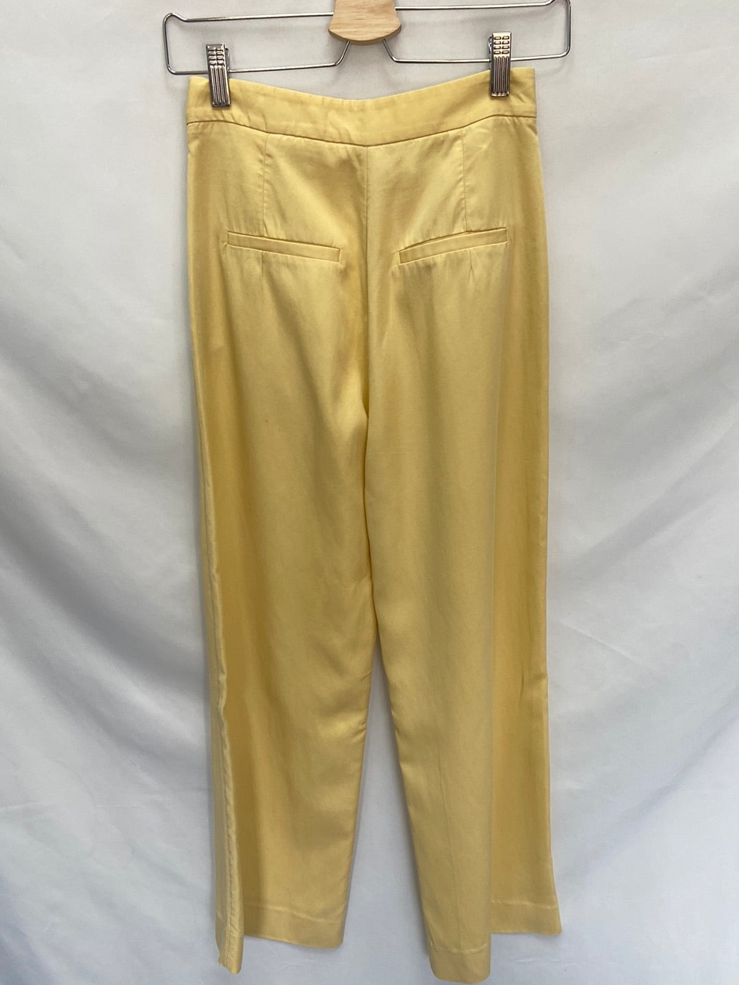 H&M.Pantalones fluidos amarillo pastel T.34
