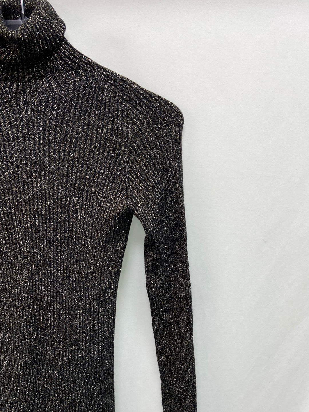 marketMASSIMO DUTTI.Jersey punto hilos dorados T.XS