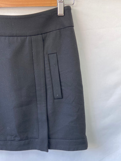 ZARA. Falda negra cruzada T.xs