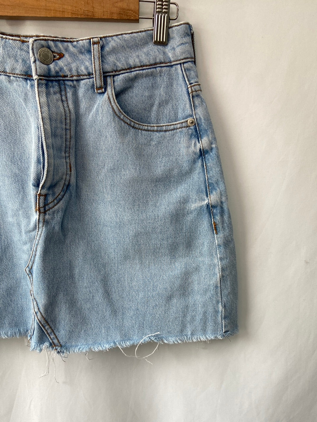 BERSHKA. Short denim skirt S.38